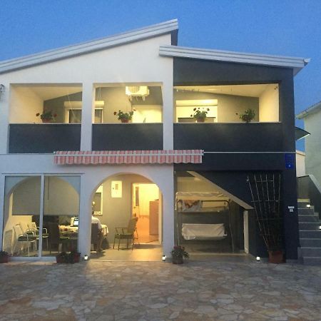 Apartment Roko Vir Bagian luar foto