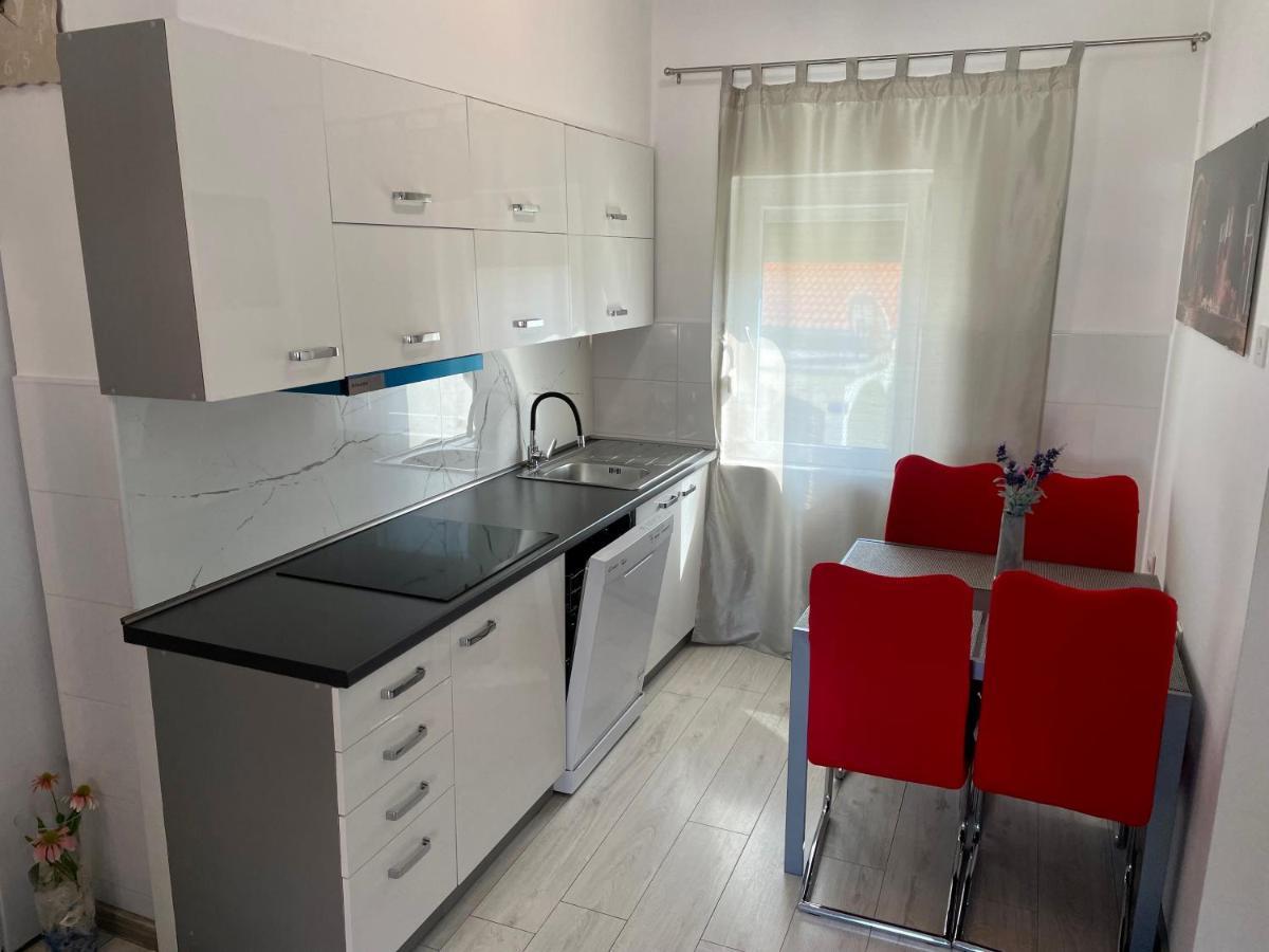 Apartment Roko Vir Bagian luar foto