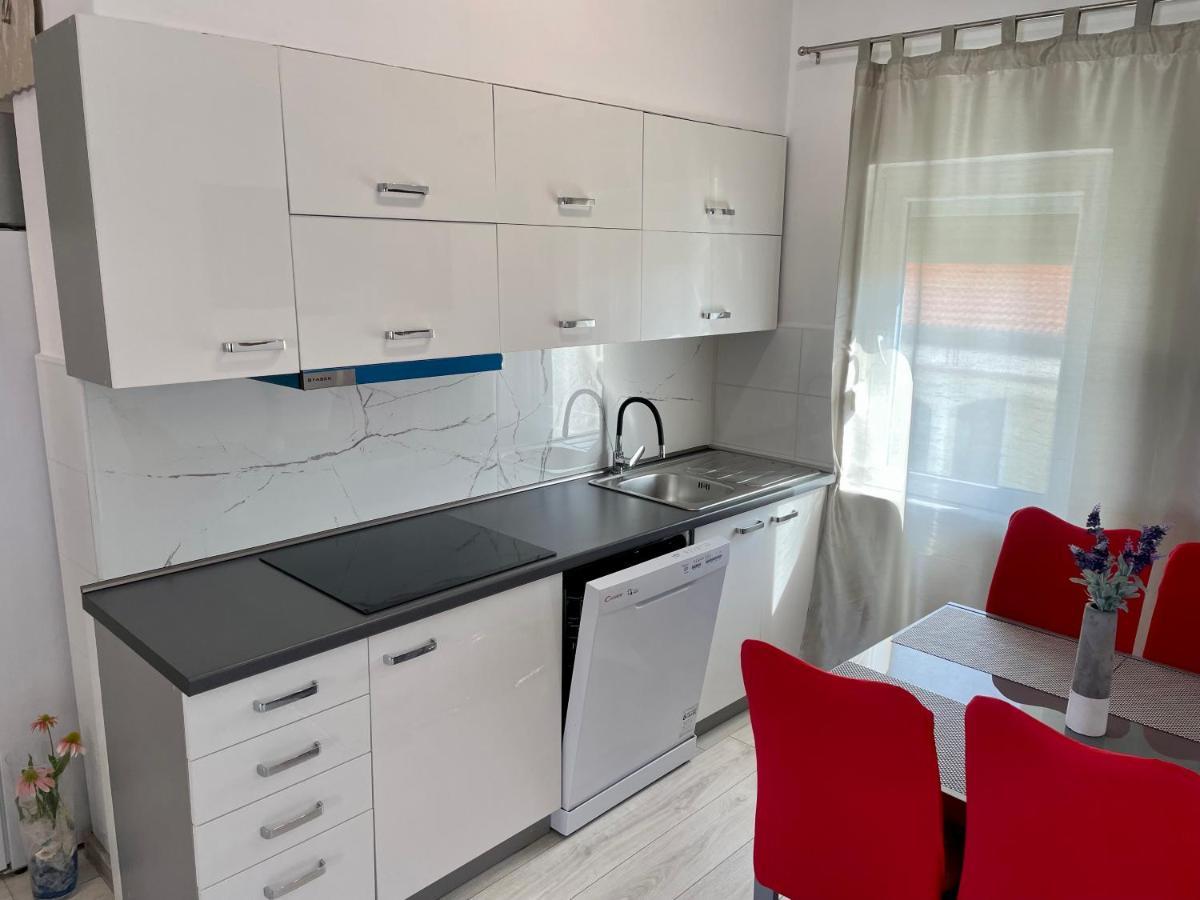 Apartment Roko Vir Bagian luar foto