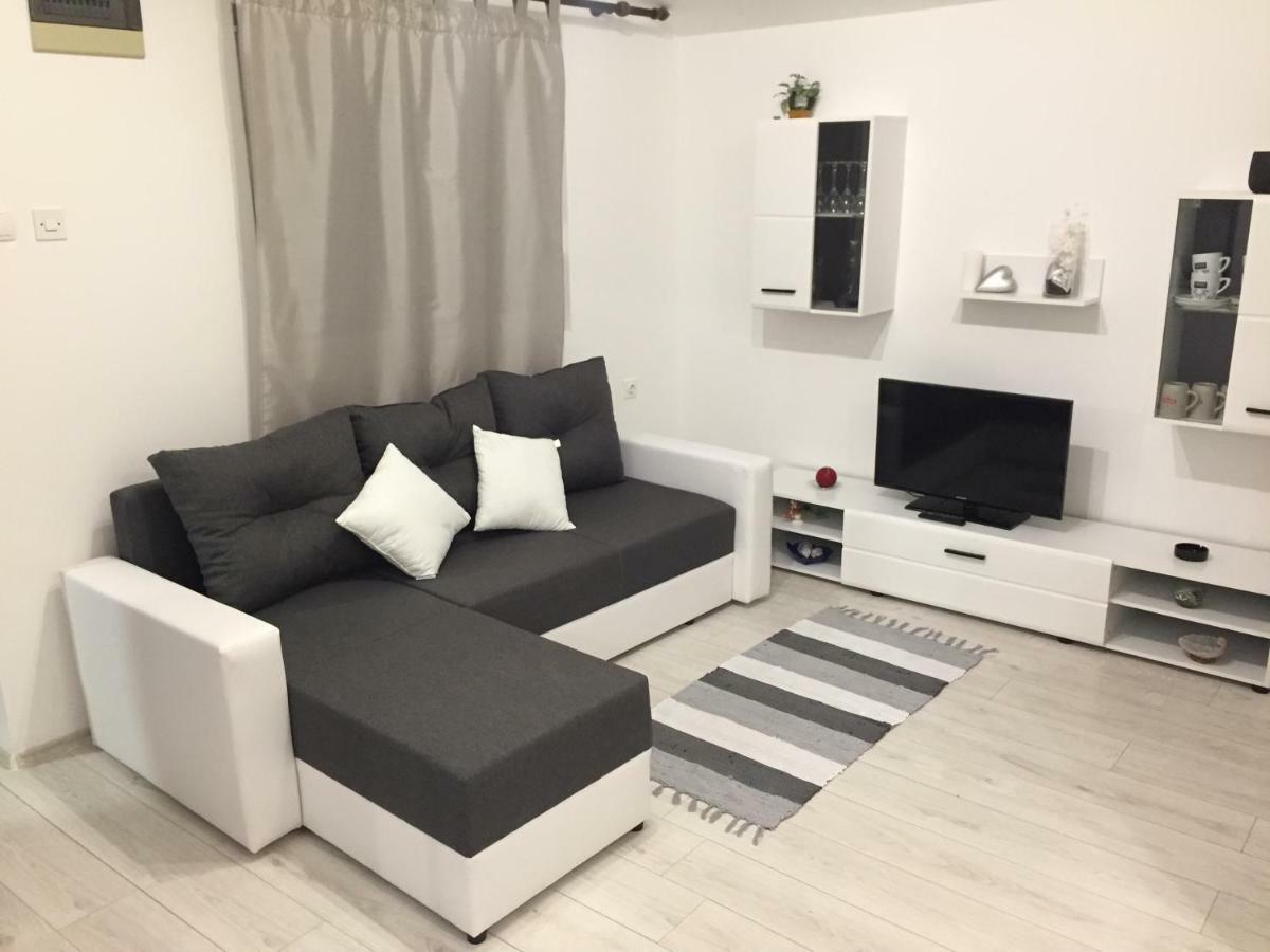 Apartment Roko Vir Bagian luar foto