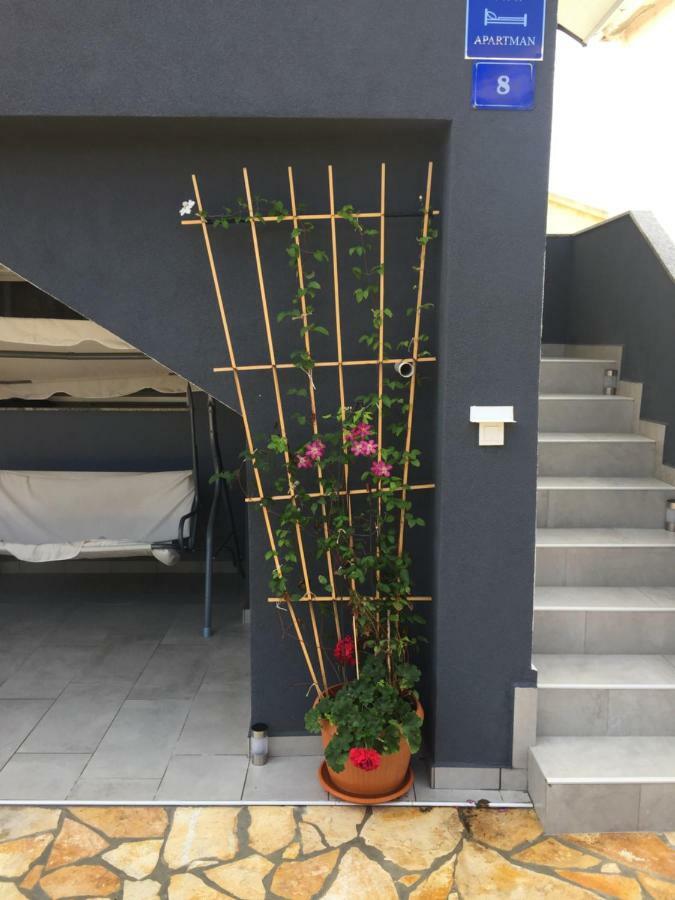 Apartment Roko Vir Bagian luar foto