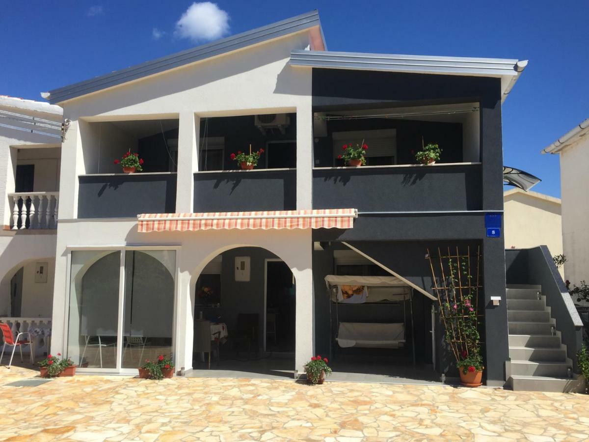 Apartment Roko Vir Bagian luar foto