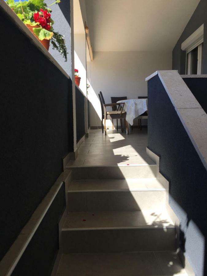 Apartment Roko Vir Bagian luar foto