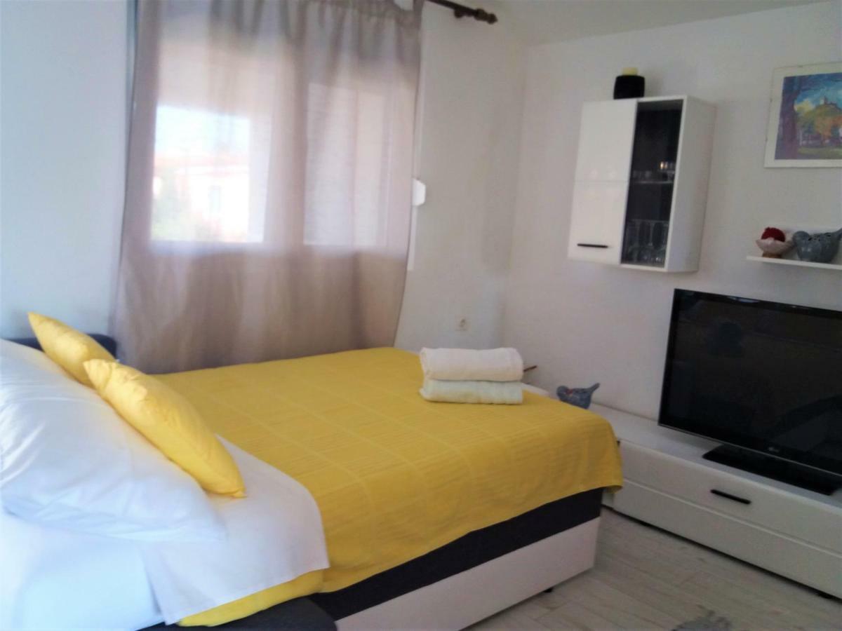 Apartment Roko Vir Bagian luar foto