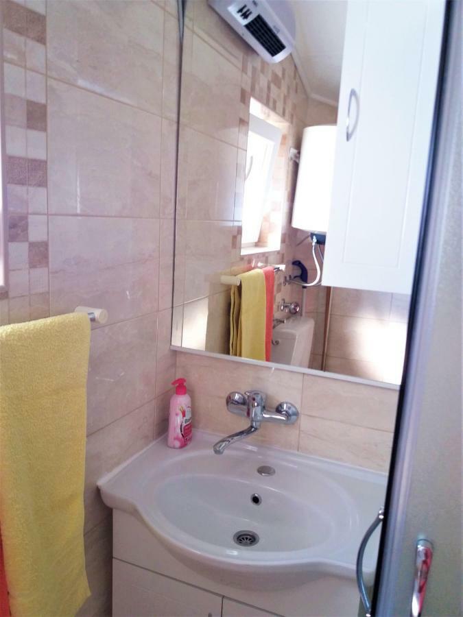 Apartment Roko Vir Bagian luar foto